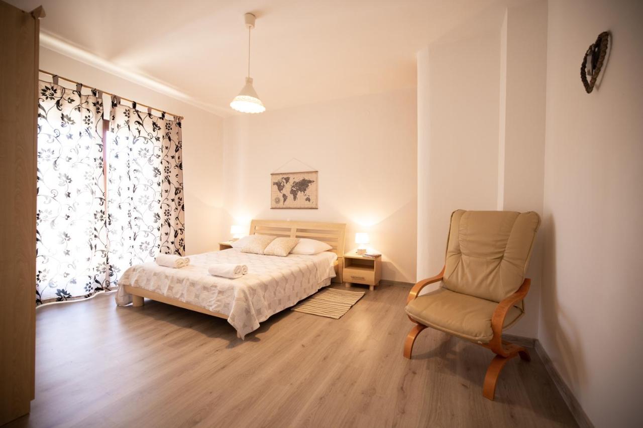 Apartments And A Room Ina ザダル エクステリア 写真