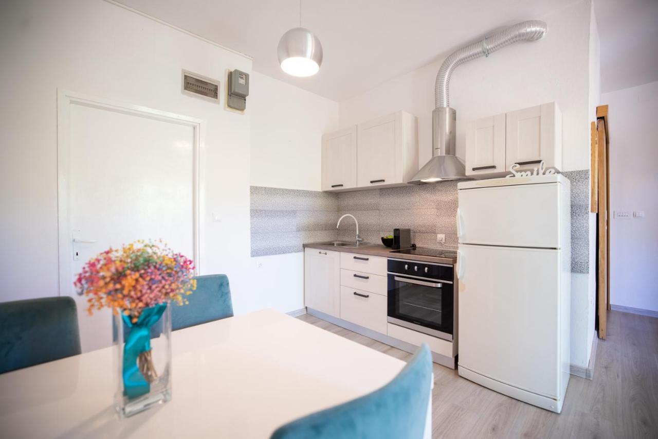 Apartments And A Room Ina ザダル エクステリア 写真
