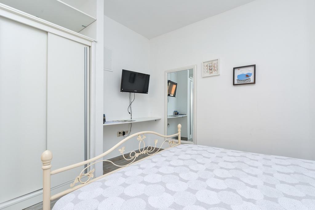 Apartments And A Room Ina ザダル エクステリア 写真