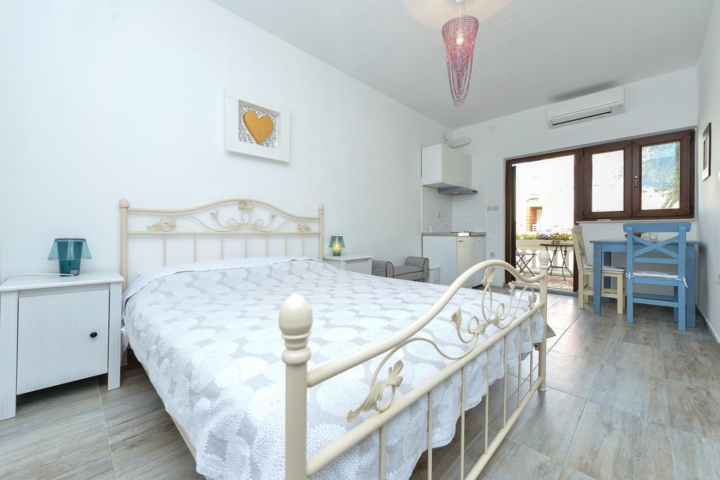 Apartments And A Room Ina ザダル エクステリア 写真